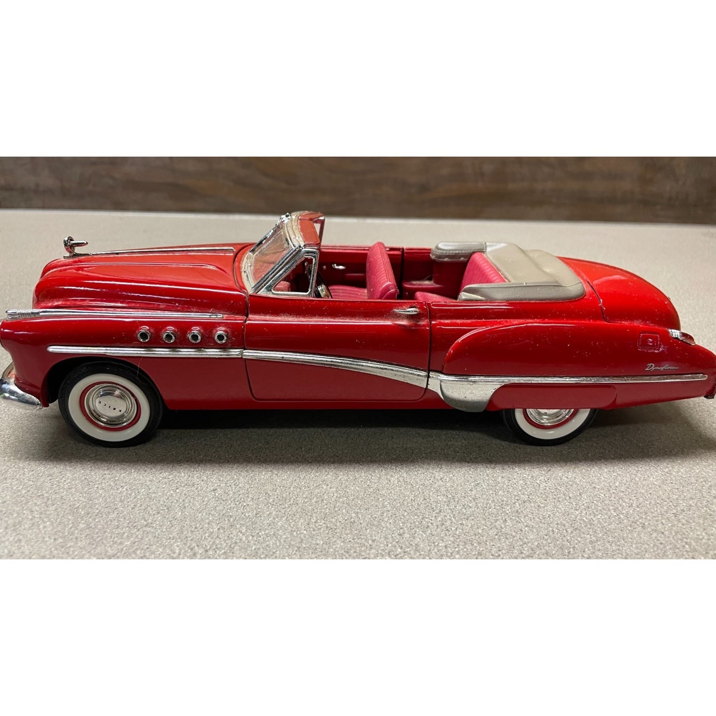 MotorMax 1949 Buick 1:18 Scale Diecast Model drivers side view