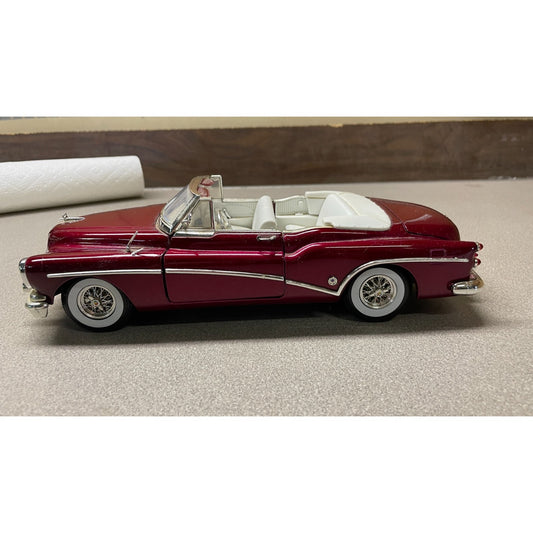 MotorMax 1953 Buick Skylark 1:18 Scale Diecast Model drivers side view