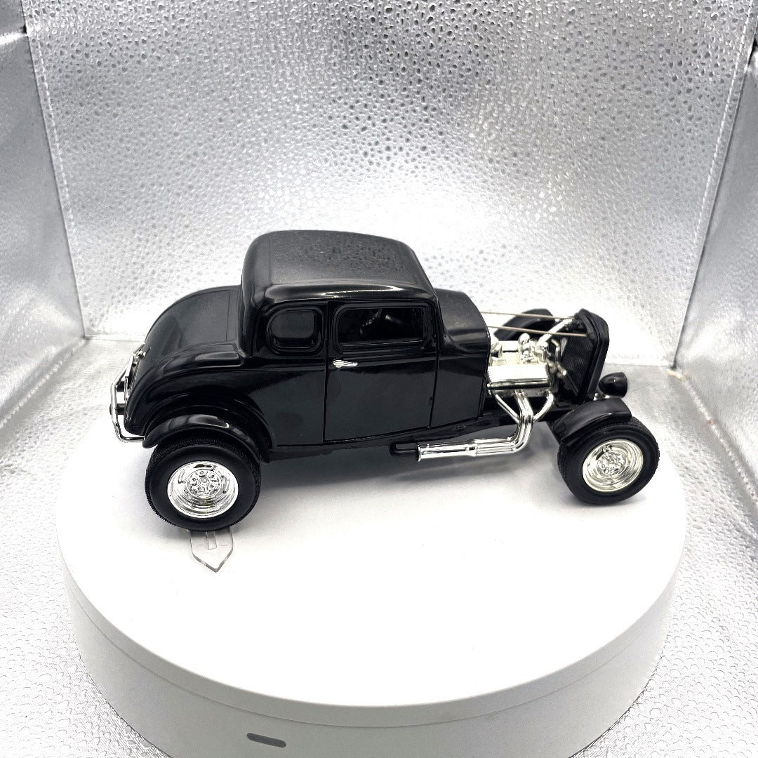 Motor Max 1932 Ford Coupe Hot Rod Black Die Cast, Scale: 1/18, No. 73172
 passenger side view