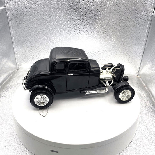 Motor Max 1932 Ford Coupe Hot Rod Black Die Cast, Scale: 1/18, No. 73172
 passenger side view