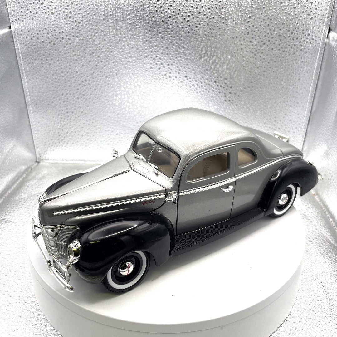 Motor Max 1940 Ford Sedan Silver/Black Die Cast, Scale: 1/18, No. 73108 front end/drivers side view