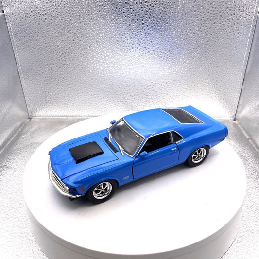Motor Max 1970 Mustang Boss 429 Blue Die Cast, Scale: 1/24, No. 73303 front end/drivers side view