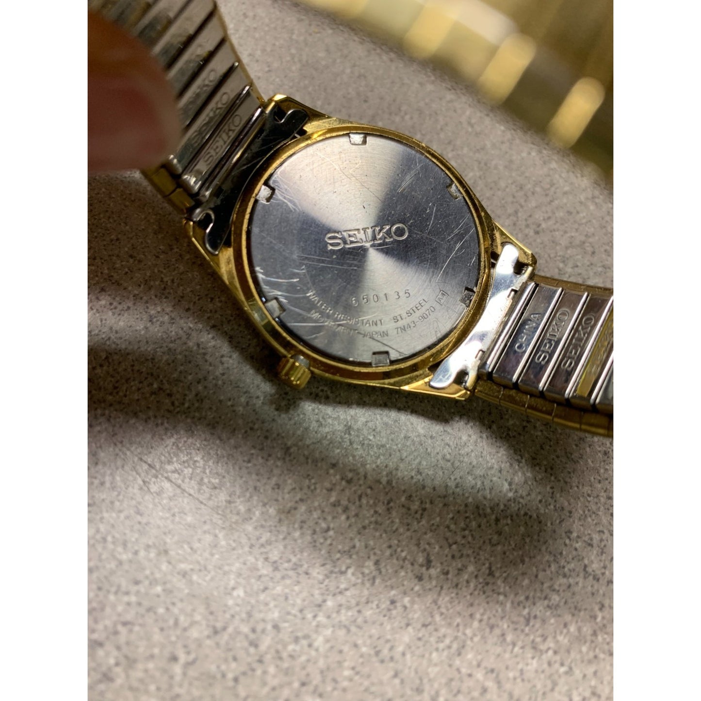 Vintage Seiko Quartz Watch Gold 7N43-9251 RZ Japan back of watch shows minor scratches