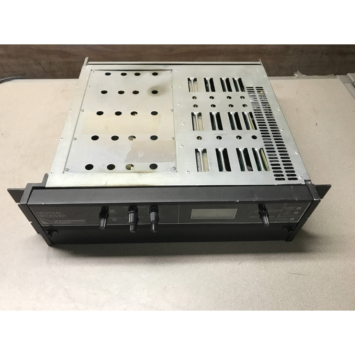 Microwave Radio Communications Central Receiver Microwave 903501-1 Rev.HDC top view