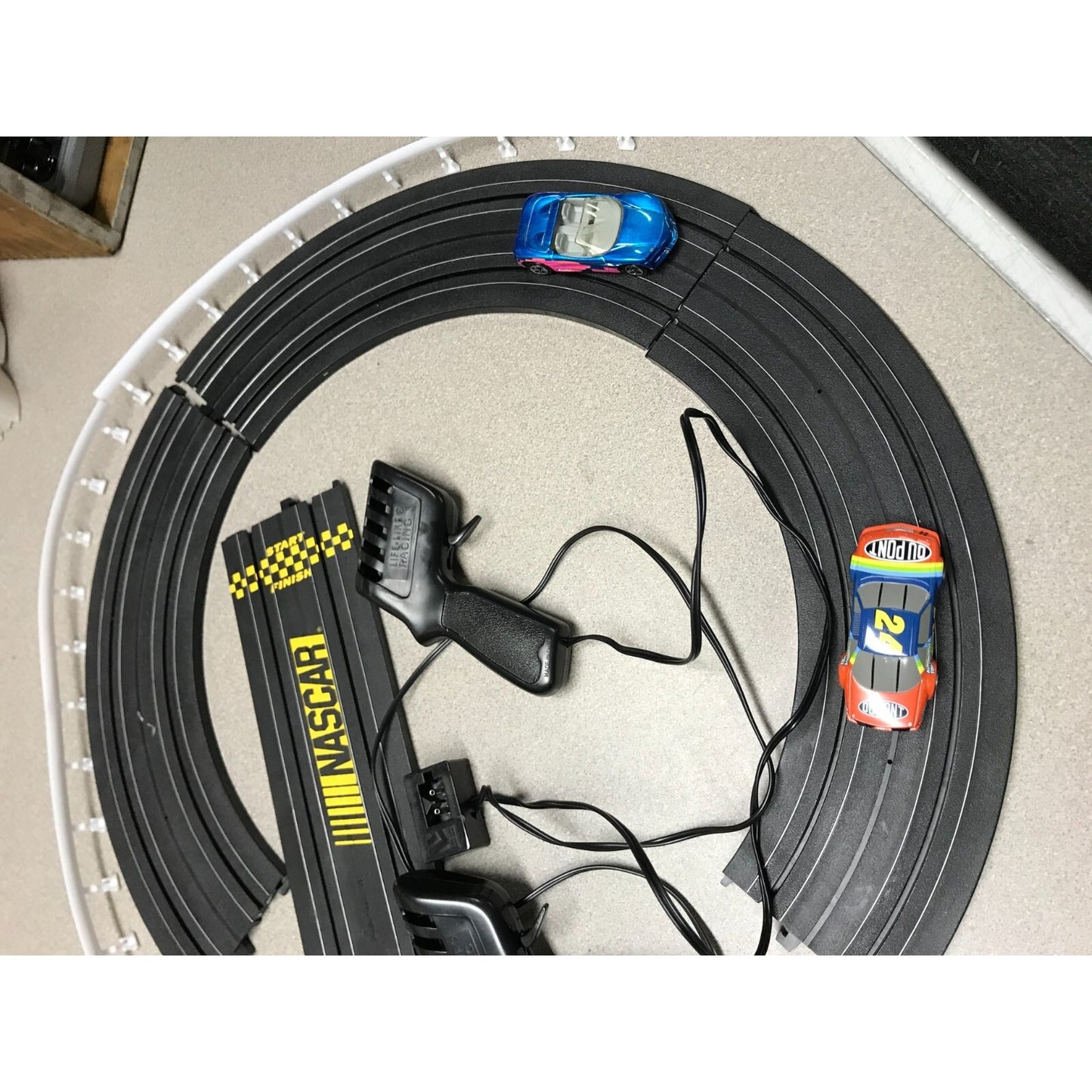 Nascar battery operated racetrack with cars top view all items included track, guard rail, power supply, cars
