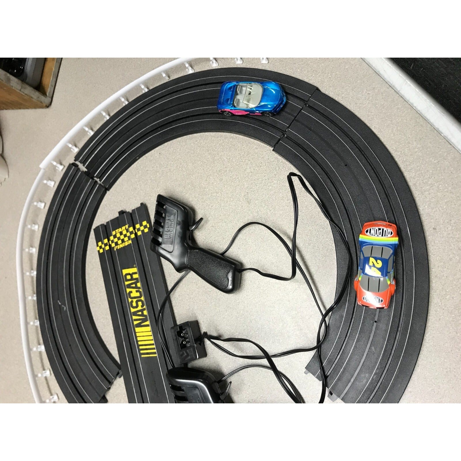 Nascar battery operated racetrack with cars top view all items included track, guard rail, power supply, cars
