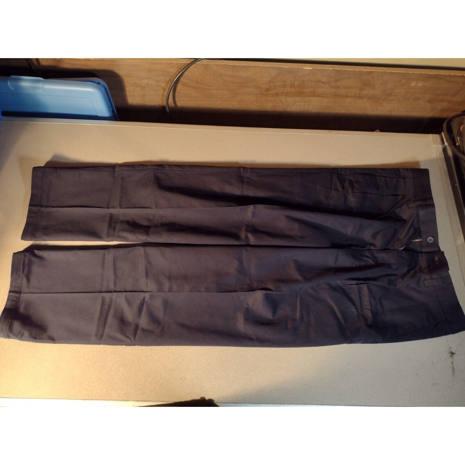 New Dockers Pleated Classic Fit W34 L32, Style 440436119 front of pants