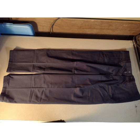 New Dockers Pleated Classic Fit W34 L32, Style 440436119 front of pants