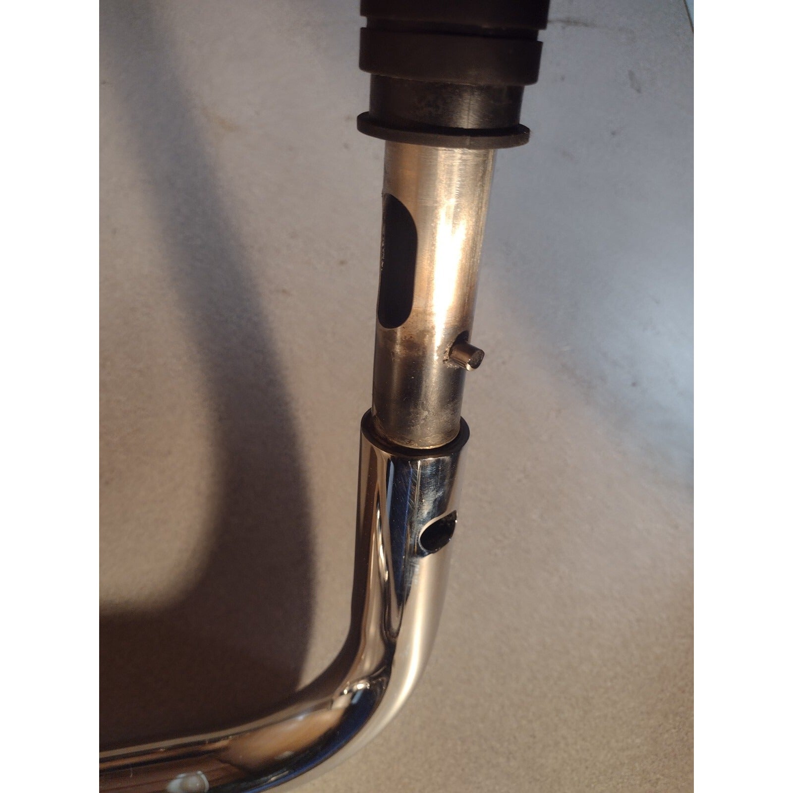 OEM Original 2019 Harley Davidson Toura Streetglide Roadglide Handlebar connection closeup