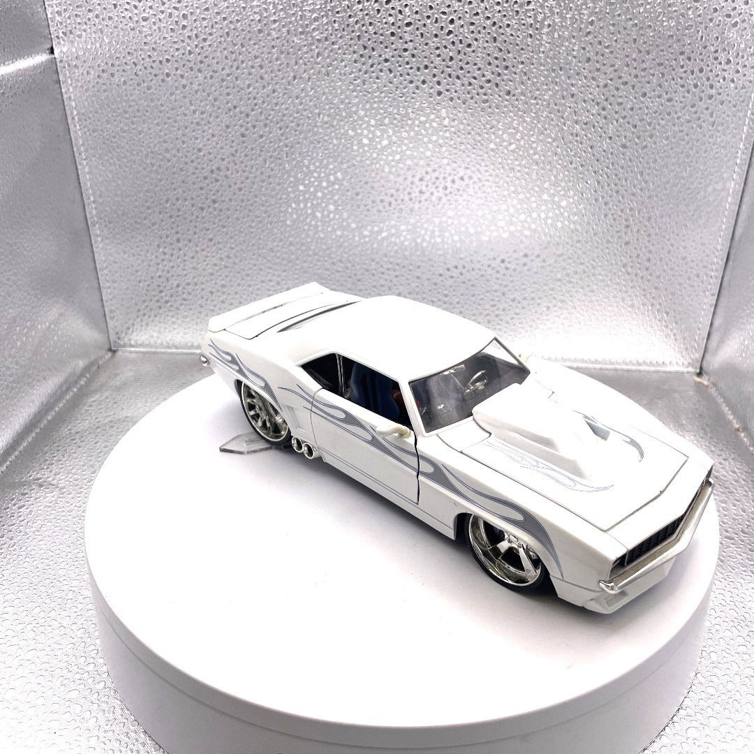 Hot Wheels 1969 Chevy Camaro White Flame Die Cast, Scale: 1/24 passenger/front end view
