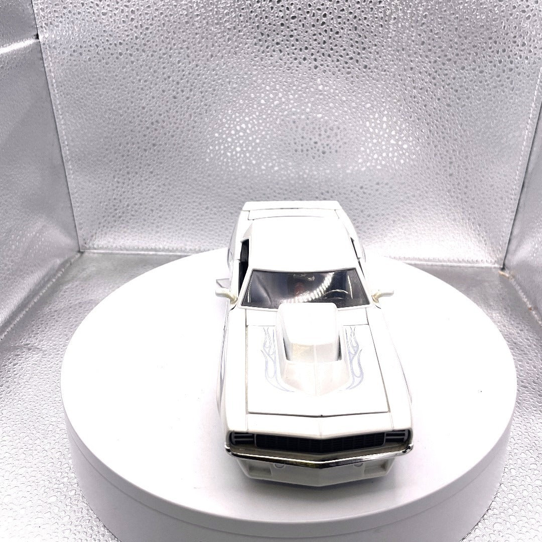 Hot Wheels 1969 Chevy Camaro White Flame Die Cast, Scale: 1/24 front end view
