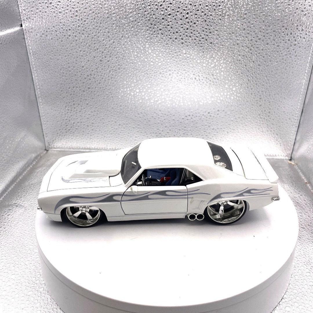 Hot Wheels 1969 Chevy Camaro White Flame Die Cast, Scale: 1/24 drivers side view