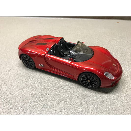 Porsche 918 Spyder Model Car 1:24 Scale passenger side view