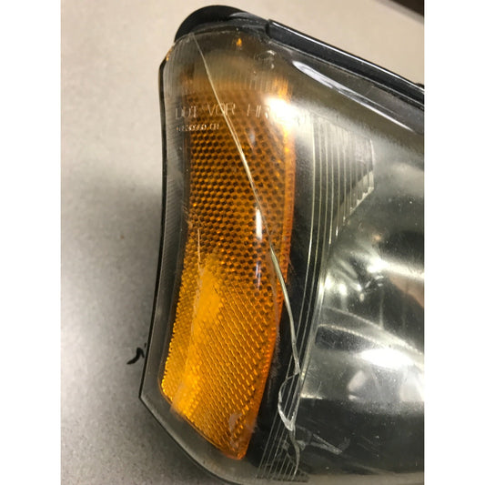 GM 16530938 Right Top Headlight Lens, Fits 2003 Chevy Silverado 2500HD crack