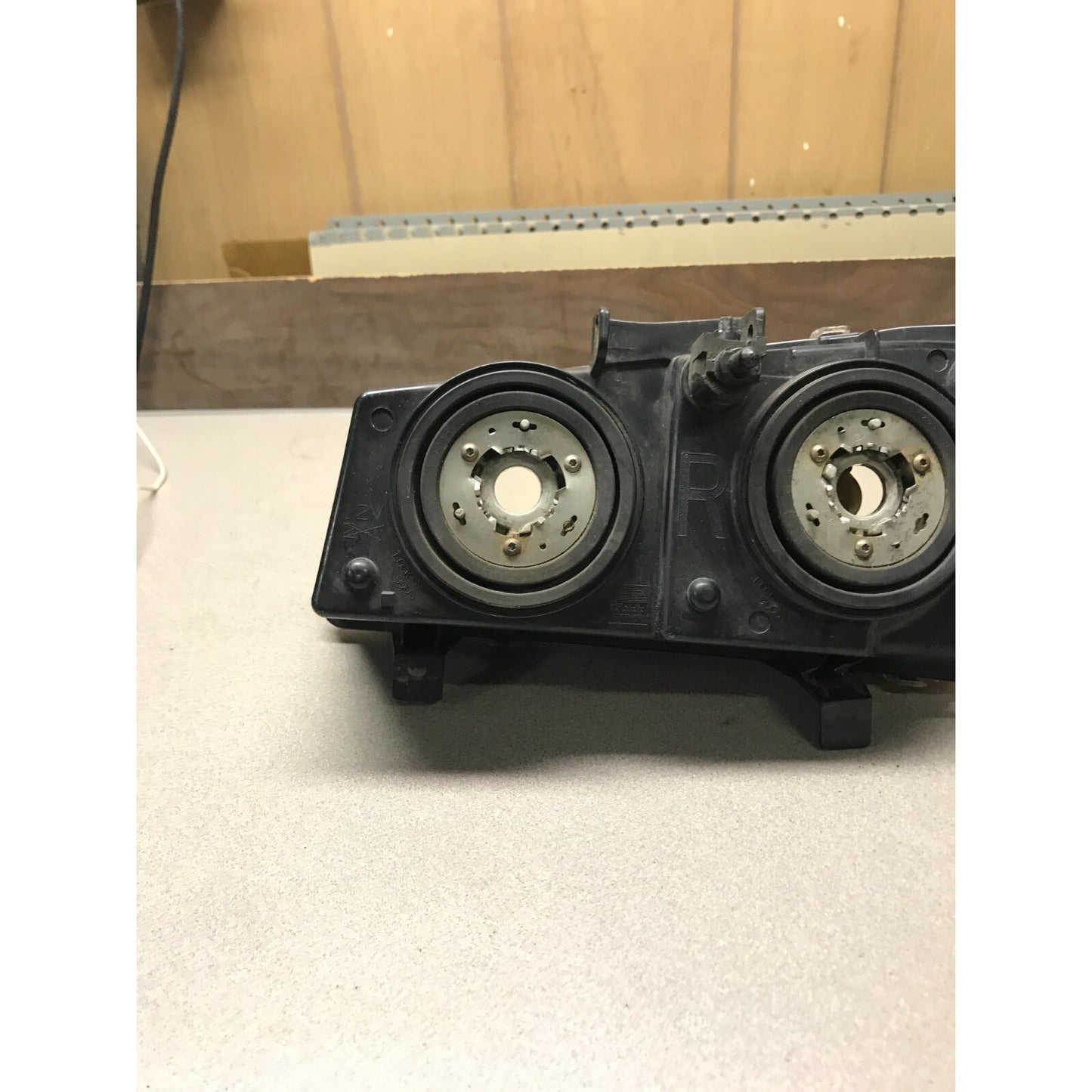 GM 16530938 Right Top Headlight Lens, Fits 2003 Chevy Silverado 2500HD back view