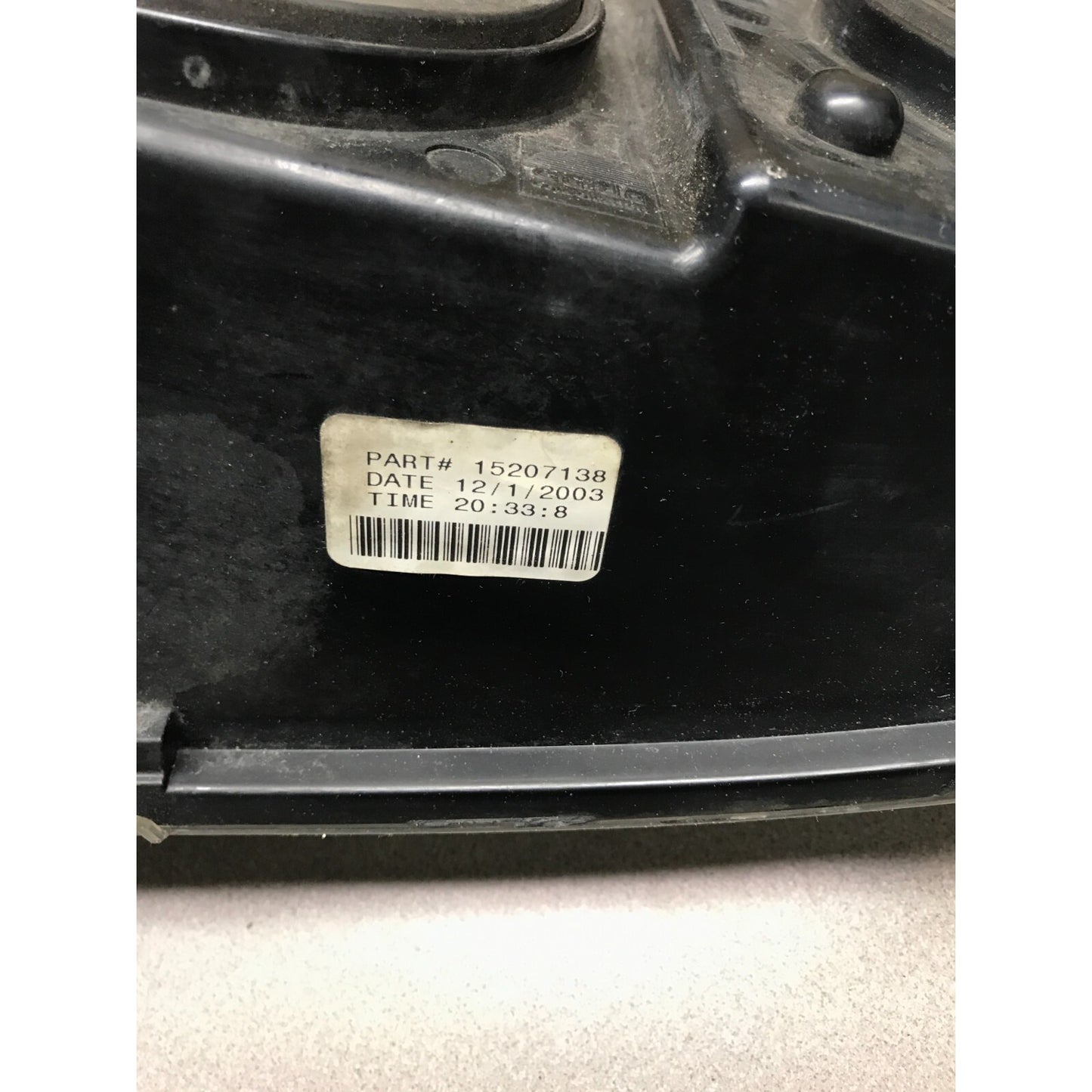 GM 16530938 Right Top Headlight Lens, Fits 2003 Chevy Silverado 2500HD part barcode date of manufacture