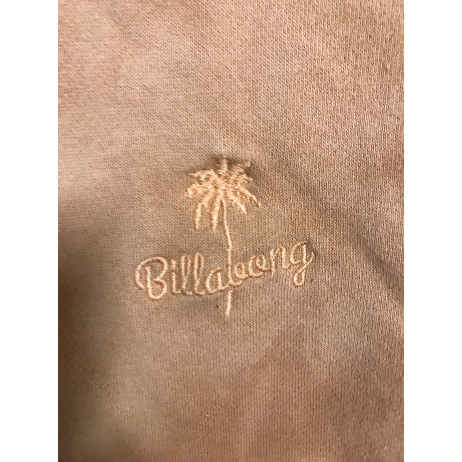 Billabong Hoodie Women's Medium Orange Tie Dye closeup of embroidered Billabong logo on front of hoodie