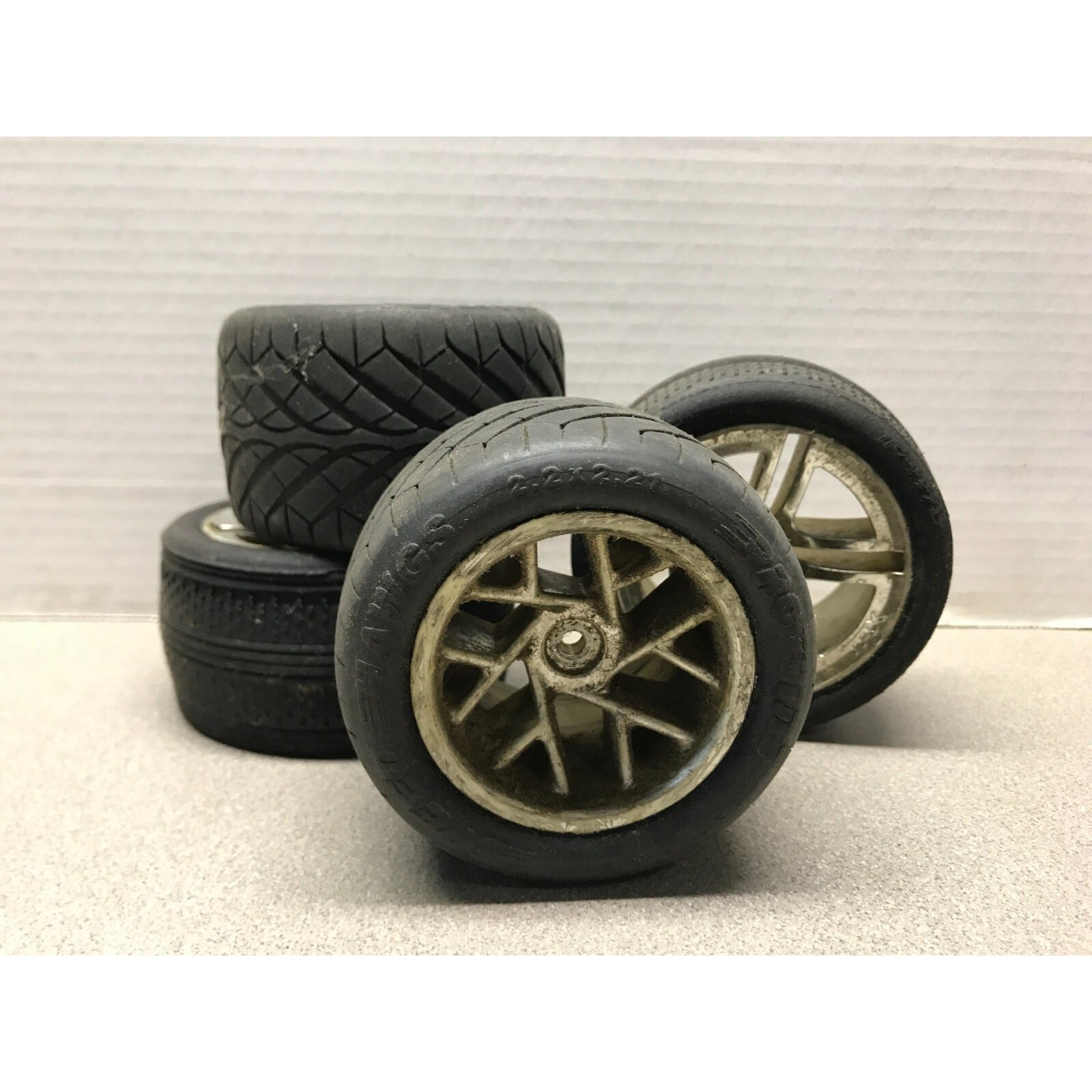 RC Car Traxxas 5577R 4 tires - chrome wheels with foam inserts 2.2 x 2.21