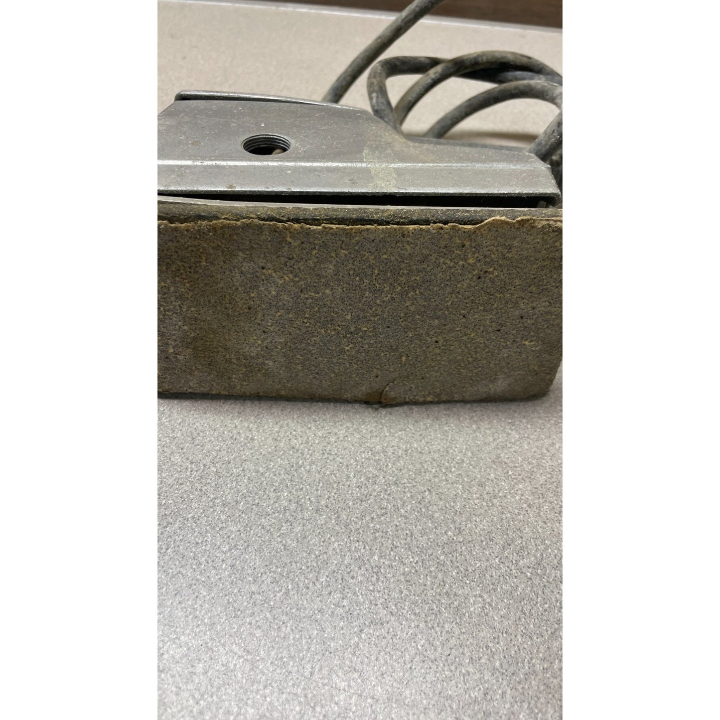 Vintage Craftsman Sander Model 110.7660 bottom of sander/sand paper view