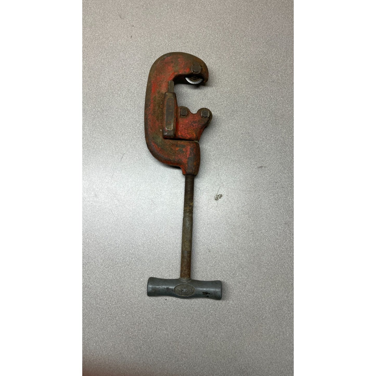 Ridgid Pipe Cutter 1/8" to 2" full side view