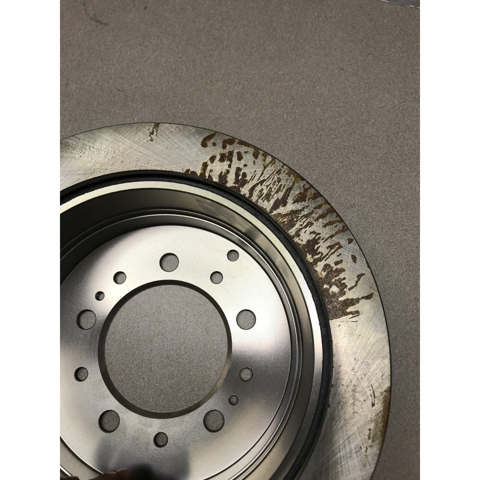 Carquest Wearever Brake Rotor YH145370 rust close up