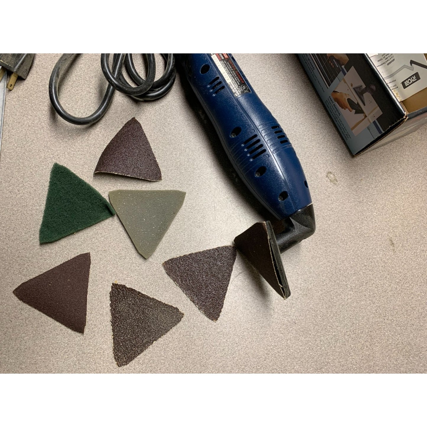 Ryobi Detail Sander DS-1000 sander with sanding and buffing pads 