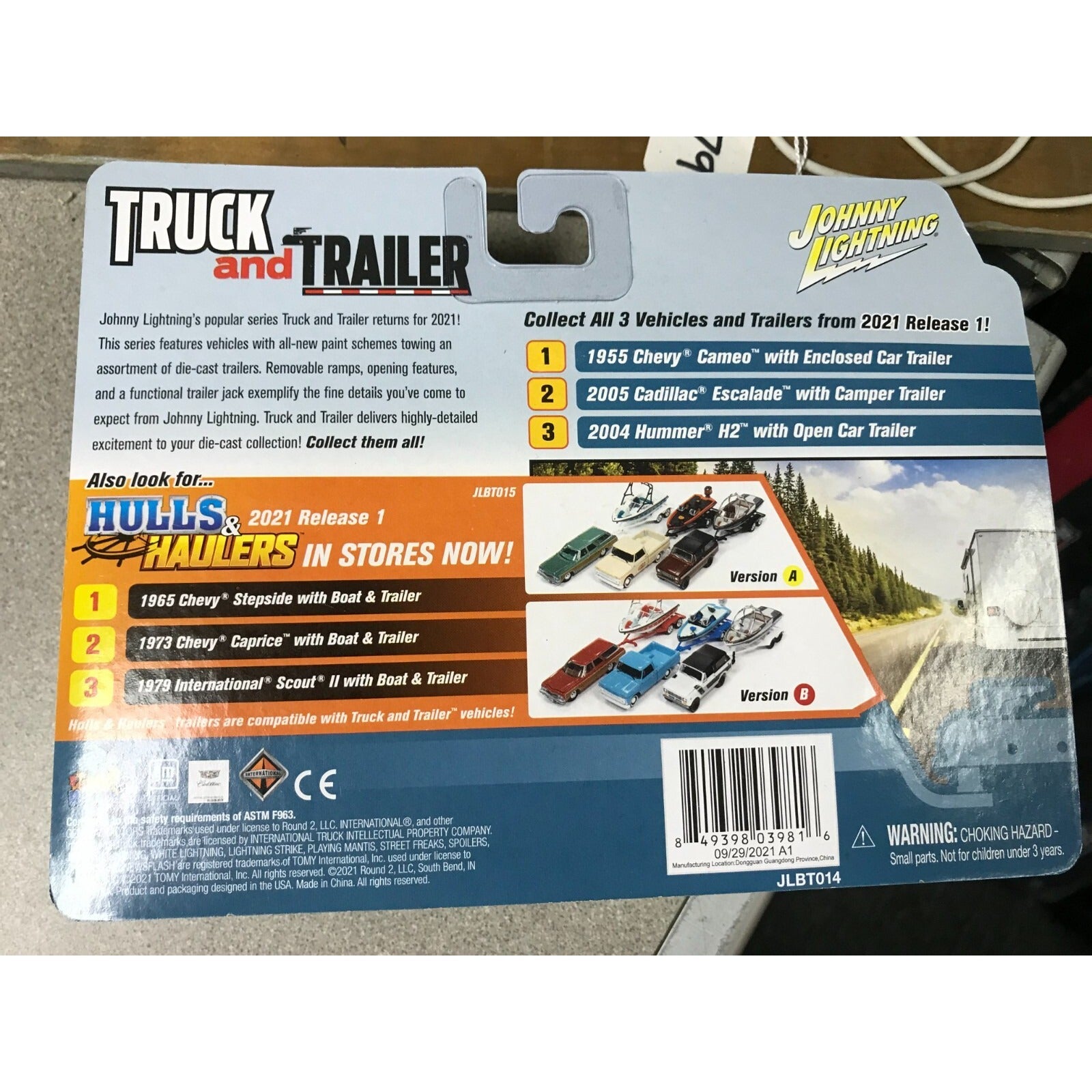 Johnny Lightning Limited Edition Truck and Trailer 2005 Cadillac Escalade back of package item details