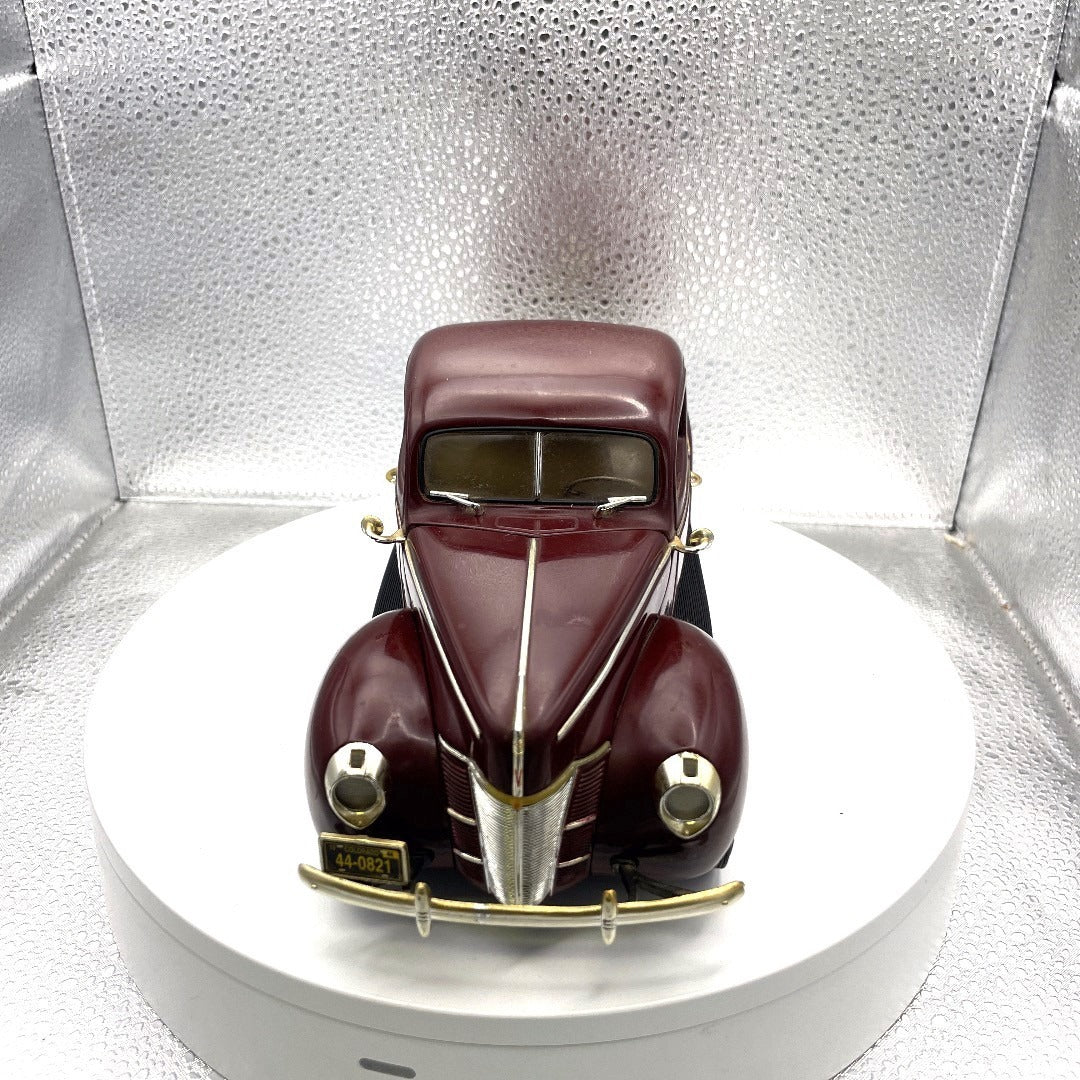 ERTL 1940 Ford Coupe Maroon Die Cast, Scale: 1/18 front end view