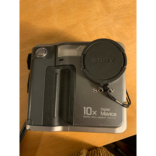 Sony Vintage Mavica MVC-FD7 3.5" floppy disk digital camera - Camera Only