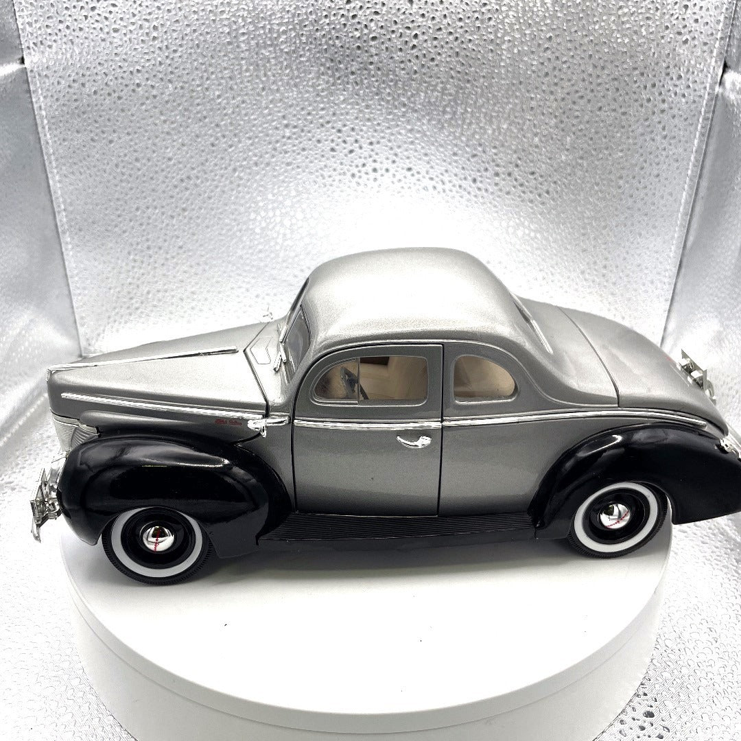 Motor Max 1940 Ford Sedan Silver/Black Die Cast, Scale: 1/18, No. 73108 drivers side view