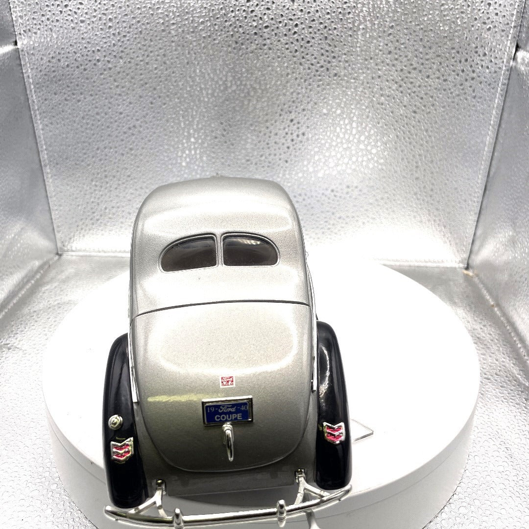 Motor Max 1940 Ford Sedan Silver/Black Die Cast, Scale: 1/18, No. 73108 back end/trunk view