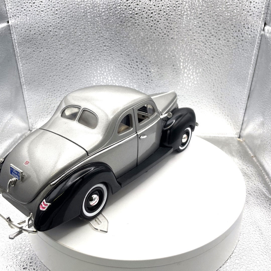 Motor Max 1940 Ford Sedan Silver/Black Die Cast, Scale: 1/18, No. 73108 back end/passenger side view