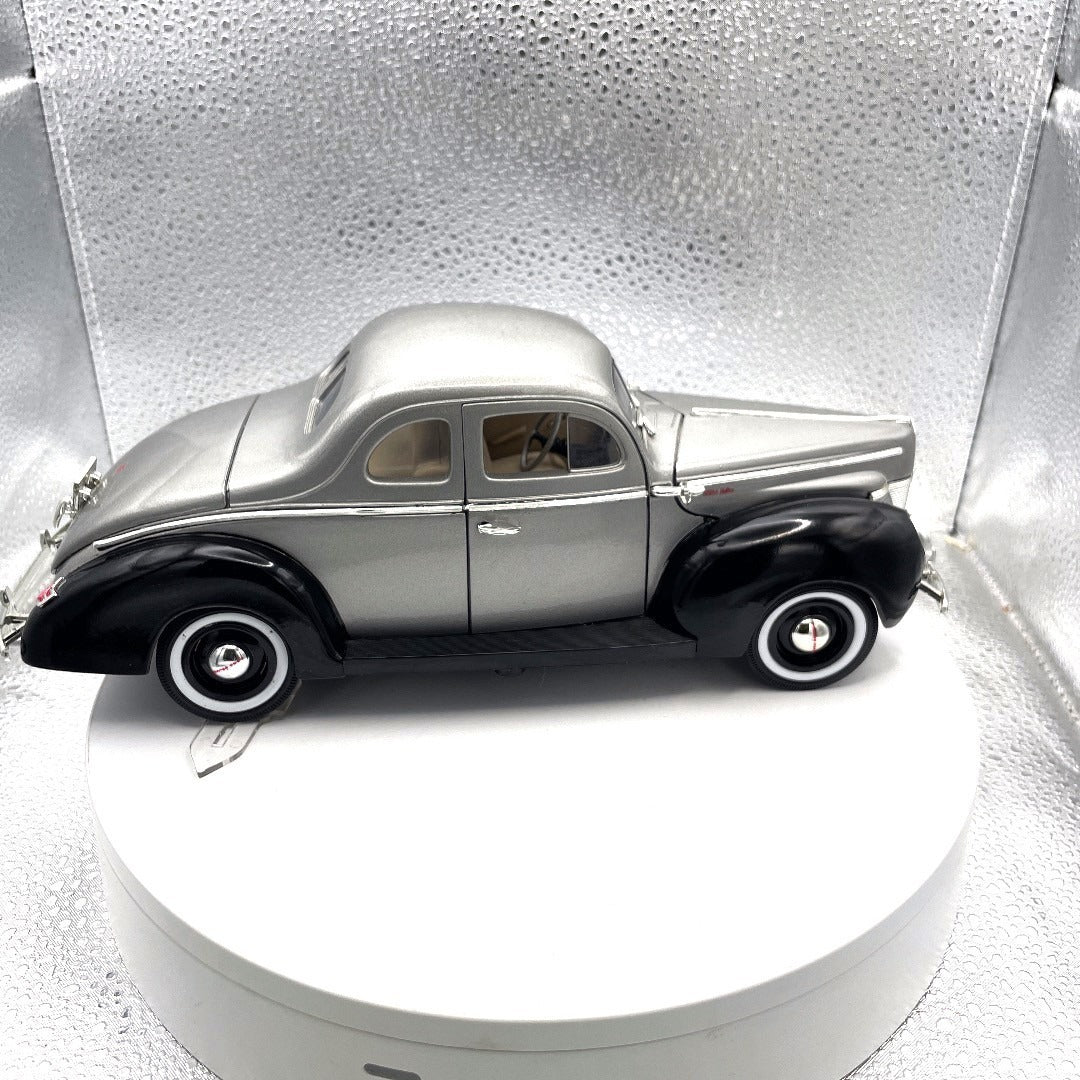 Motor Max 1940 Ford Sedan Silver/Black Die Cast, Scale: 1/18, No. 73108 passenger side view