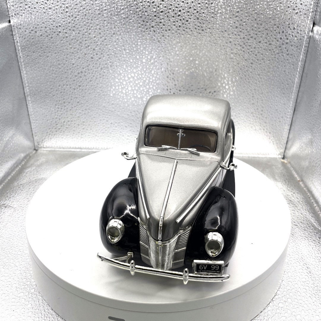 Motor Max 1940 Ford Sedan Silver/Black Die Cast, Scale: 1/18, No. 73108 front end view