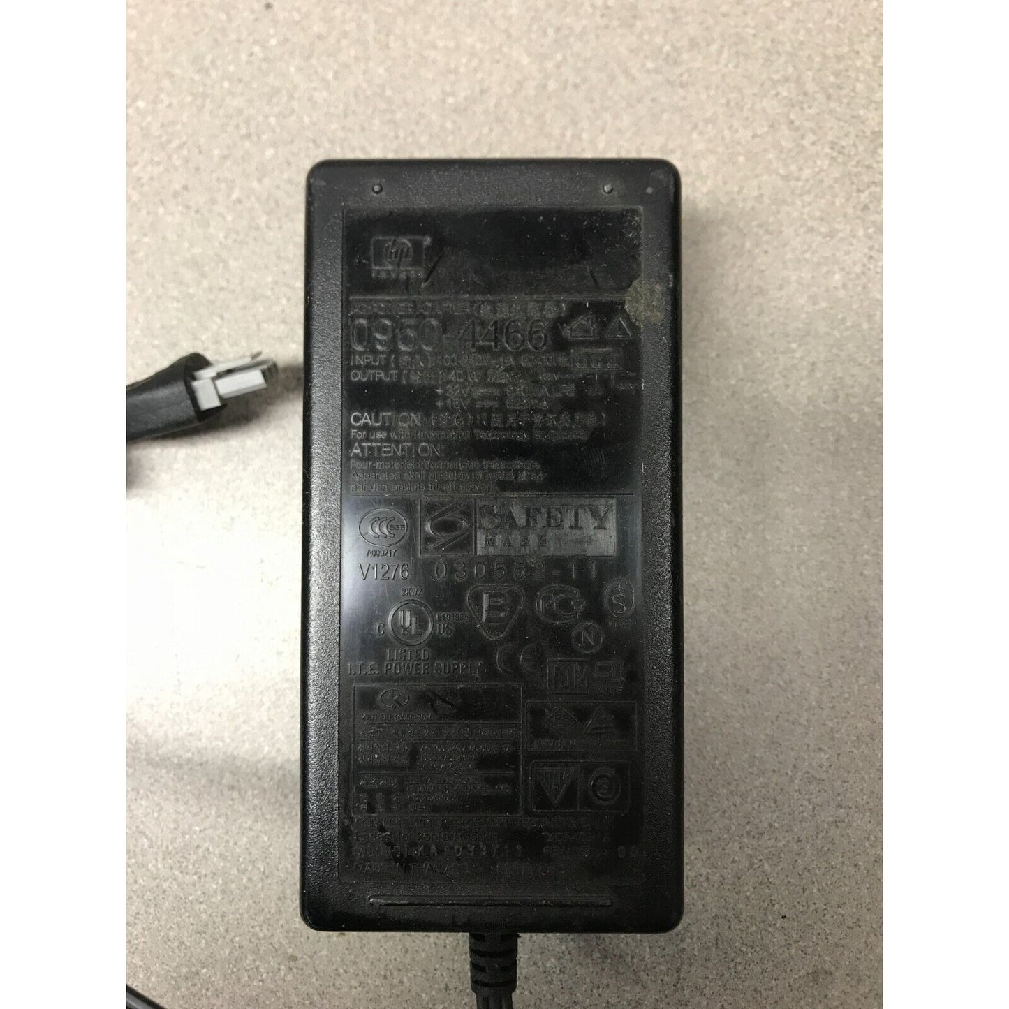 HP AC Power Adapter 0950-4466 back view