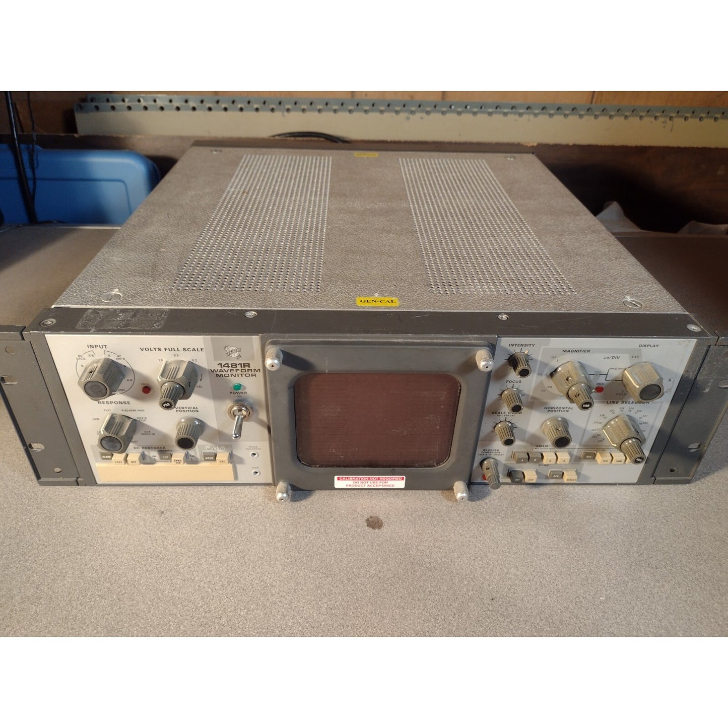 Tektronix 1481R Waveform Monitor front panel 