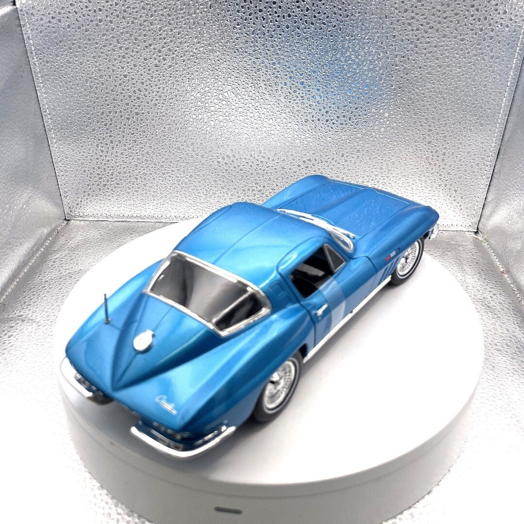 Maisto 1965 Chevrolet Corvette Light Blue Die Cast, Scale: 1/18 rear/passenger side view