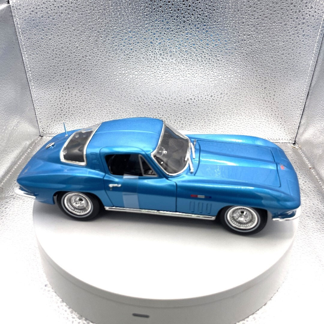 Maisto 1965 Chevrolet Corvette Light Blue Die Cast, Scale: 1/18 passenger side view