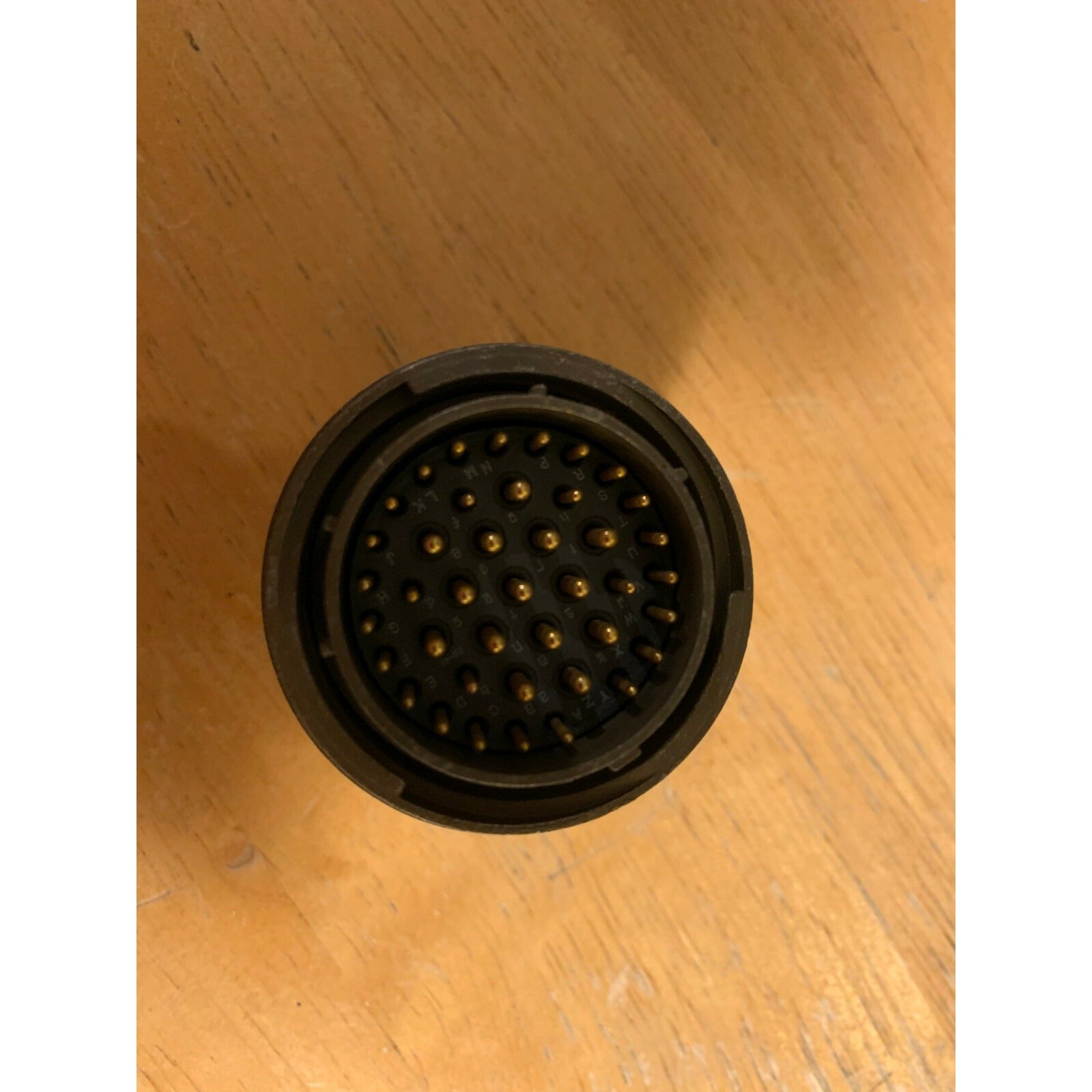 Cannon KPT06P22-41P Plug top view small holes