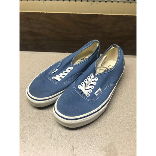 Vans Classic Low Top Light Blue Canvas Shoe, US Men 7, US Woman 8.5, Lightly Used, 721356 front view