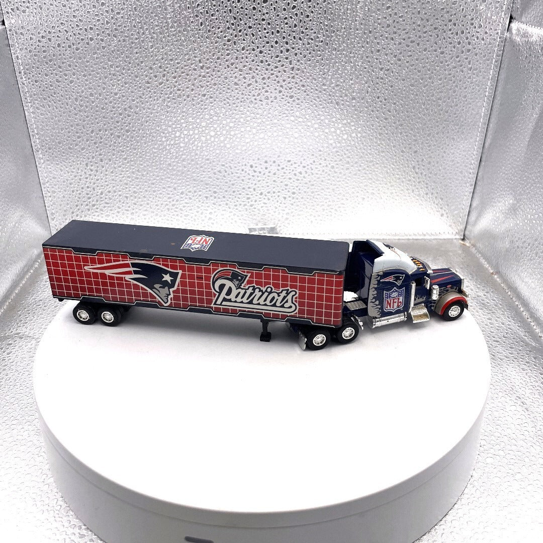 Vintage Fleer NFL New England Patriots 1/80 Die Cast Tractor Trailer
passenger side view