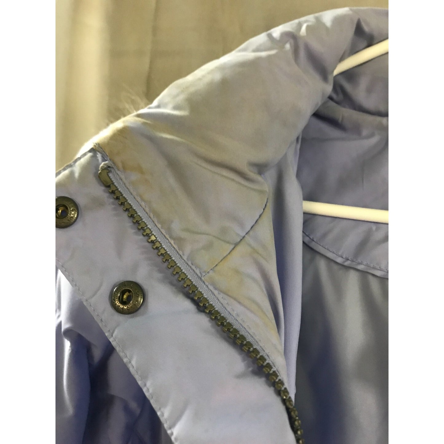 LL Bean Jacket Goose Down Ultra Warm Long Hooded Women’s Large with removable hood. close up of collar discolored