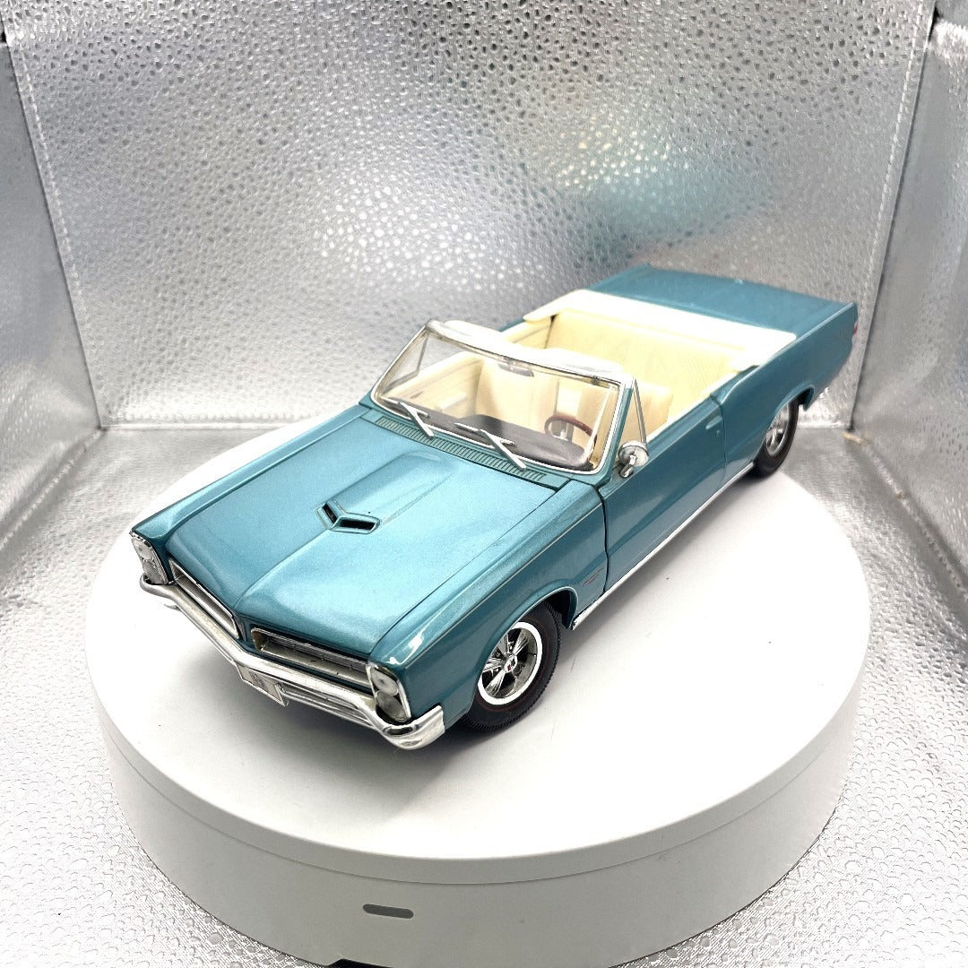 Maisto 1965 Pontiac GTO Convertible Light Blue Die Cast, Scale: 1/18, Special Edition front end/drivers side view