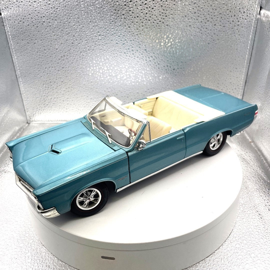 Maisto 1965 Pontiac GTO Convertible Light Blue Die Cast, Scale: 1/18, Special Edition front end/drivers side view