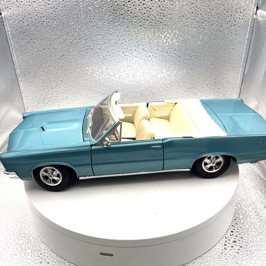 Maisto 1965 Pontiac GTO Convertible Light Blue Die Cast, Scale: 1/18, Special Edition drivers side view