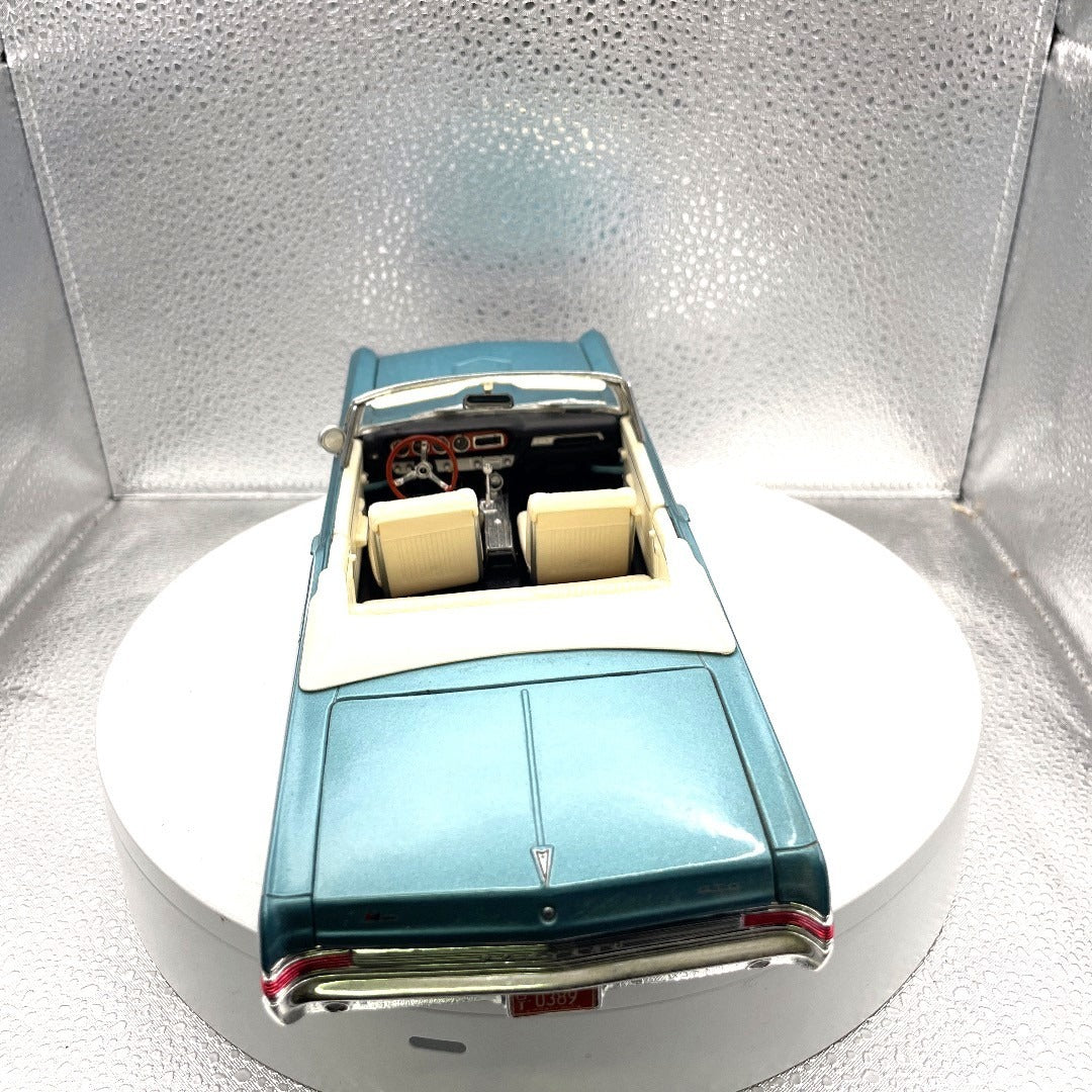 Maisto 1965 Pontiac GTO Convertible Light Blue Die Cast, Scale: 1/18, Special Edition back end/trunk view