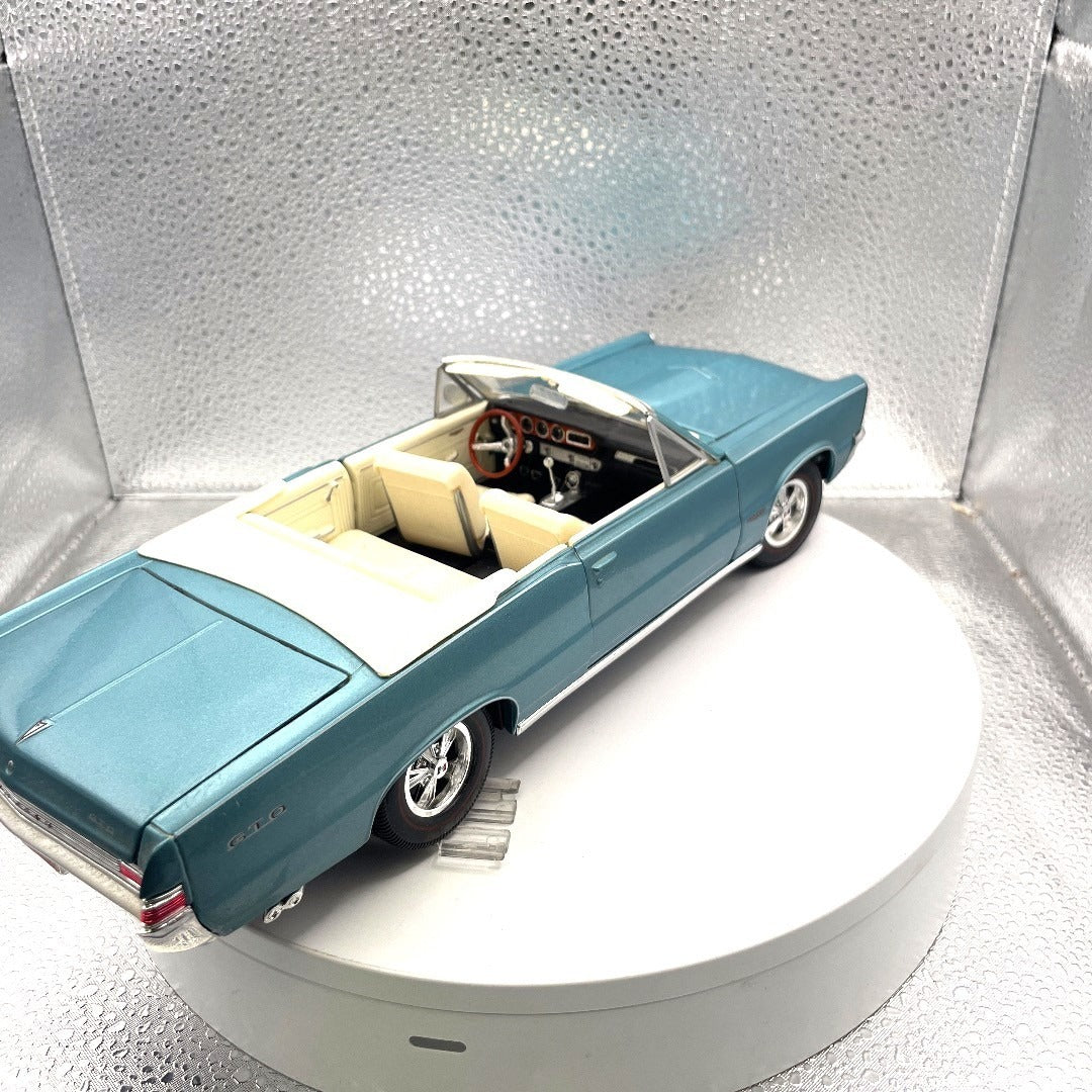 Maisto 1965 Pontiac GTO Convertible Light Blue Die Cast, Scale: 1/18, Special Edition back end/passenger side view