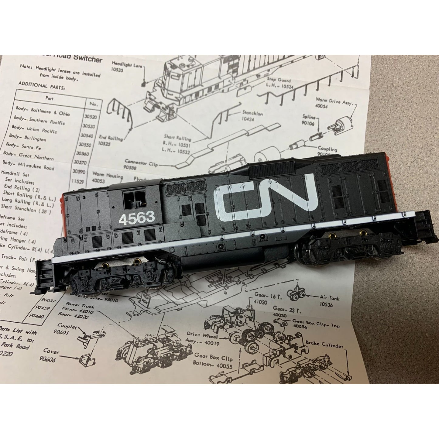 Athearn #4563 Canadian National Train Diesel Road Switcher GP-9 Power train car with parts diagram