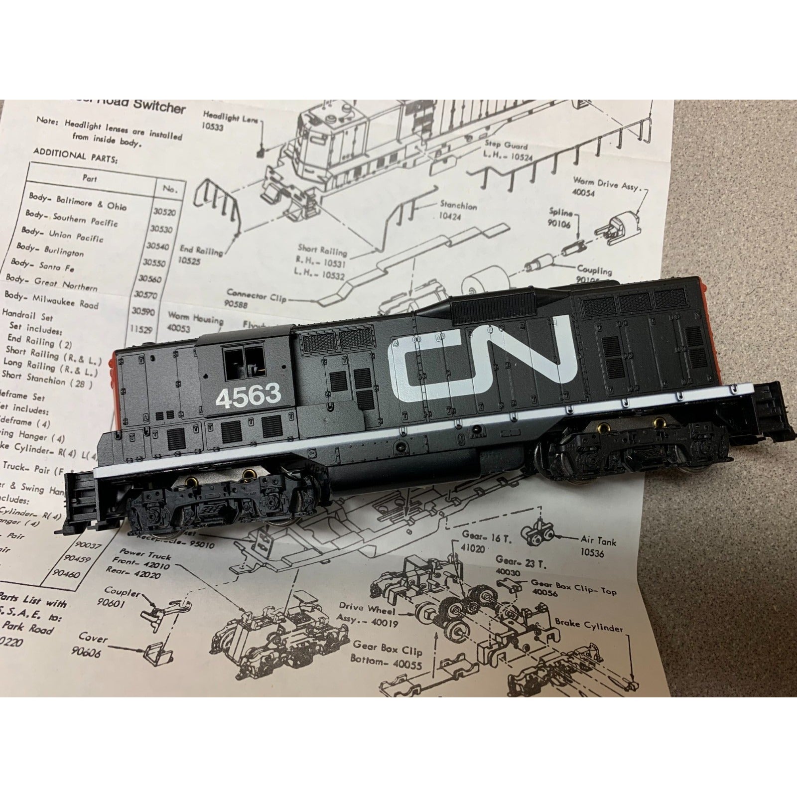 Athearn #4563 Canadian National Train Diesel Road Switcher GP-9 Power train car with parts diagram