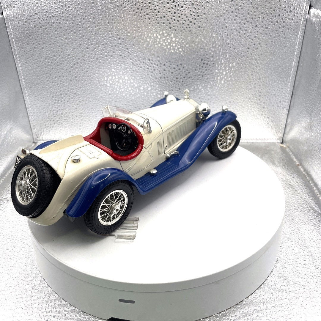 Burago 1932 Alfa Romero 2300 Spider Red White Blue Die Cast, Scale: 1/18, No. 3008 back end/passenger side view